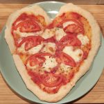 szív alakú pizza házilag, valentin-napi pizza